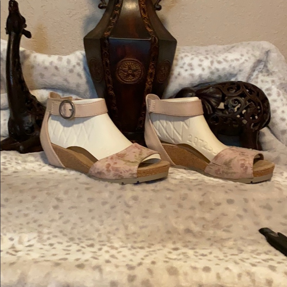 Nude Sandals in Leather & Synthetic